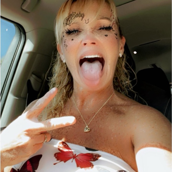 Meet your Posher, Dawn - Picture 3 of 10